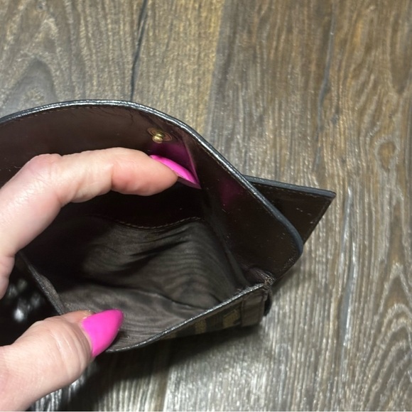 Fendi
Vintage Zucca FF Logo Compact Wallet - Picture 14 of 15